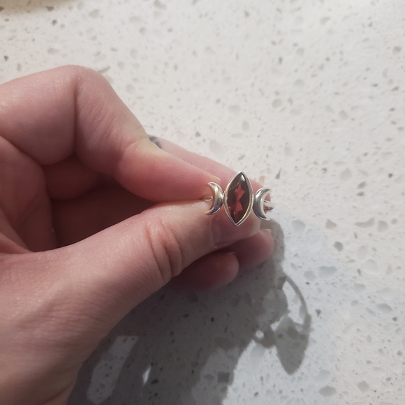 Silver Ring with Garnet Gemstone & Cresent Moon Design -Size 7 - Picture 5 of 7